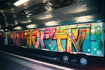 1991 / Premier Wall Train sur métro  parisien  / Non Stop  .Ligne  n°1